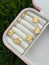 Load image into Gallery viewer, Clover bracelet
