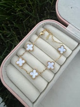 Load image into Gallery viewer, Clover bracelet
