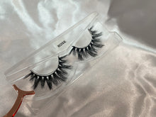 Cargar imagen en el visor de la galería, Classic Lash Book
