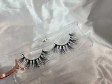 Cargar imagen en el visor de la galería, Classic Lash Book
